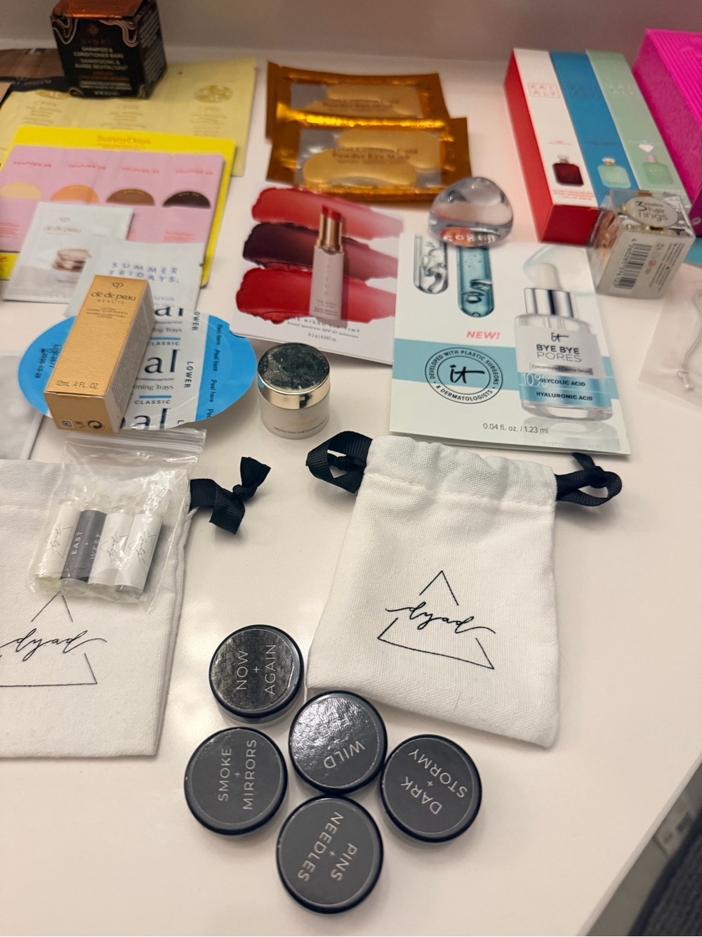 Massive lot of beauty samples!!! Brands like Georgio Armani, Viori, Tatcha, etc. - Picture 2 of 16